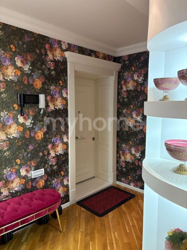  Bakı şəhərində 180m² mənzil satılır