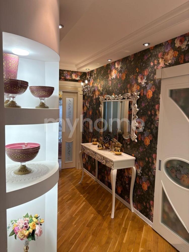  Bakı şəhərində 180m² mənzil satılır