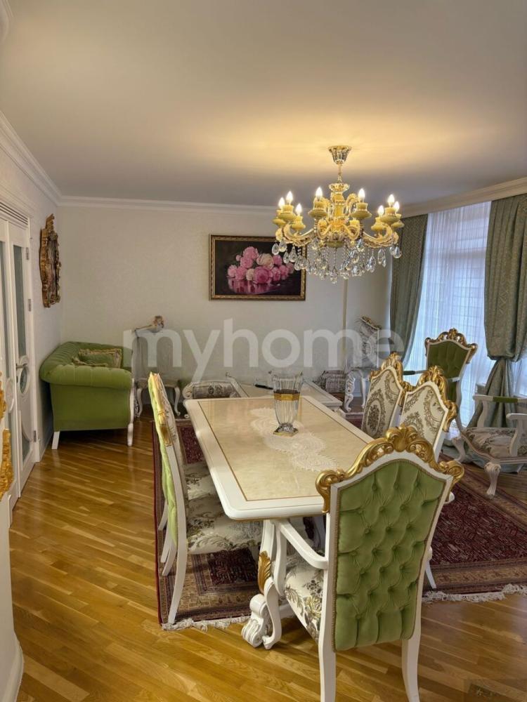  Bakı şəhərində 180m² mənzil satılır