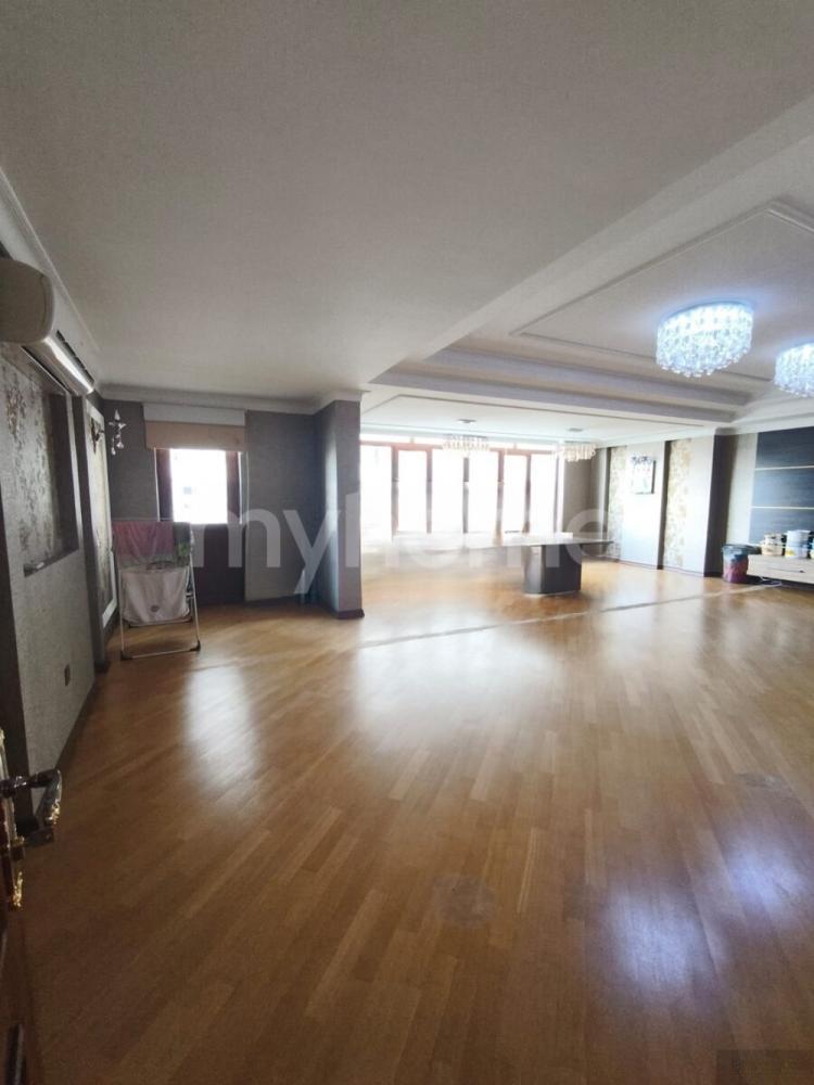  Bakı şəhərində 220m² mənzil satılır