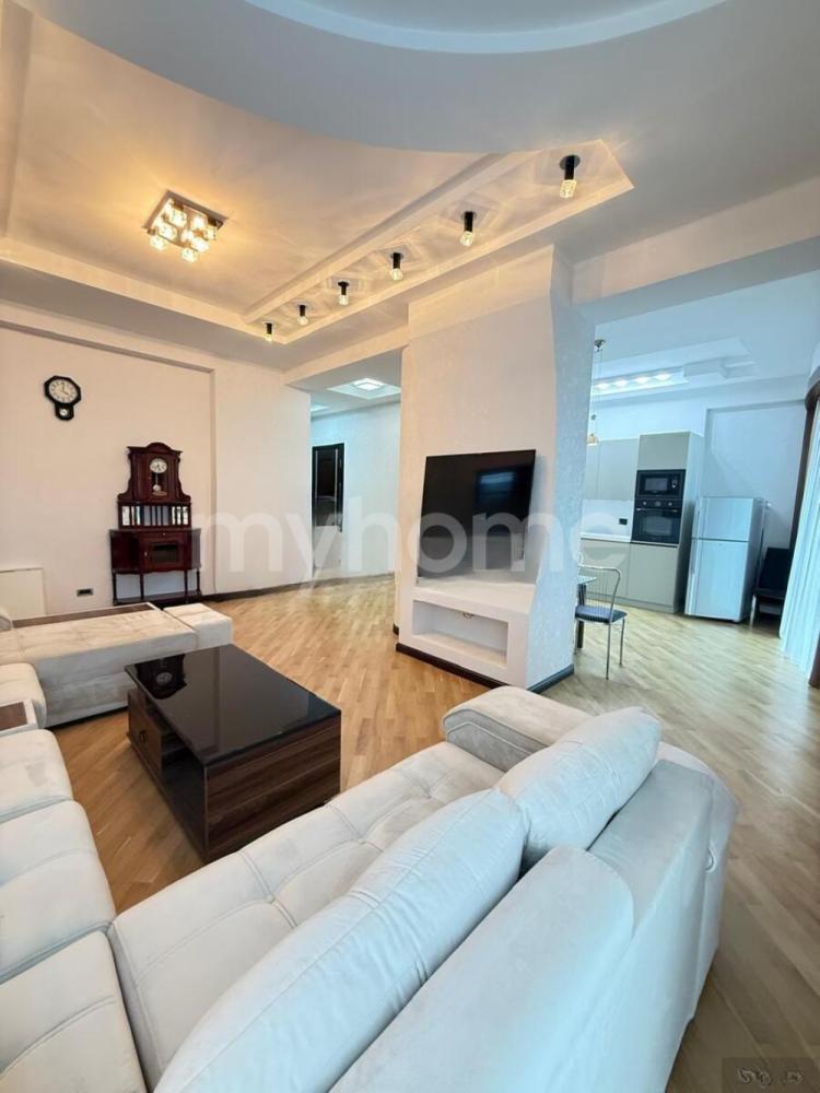  Bakı şəhərində 140m² mənzil kirayə verilir