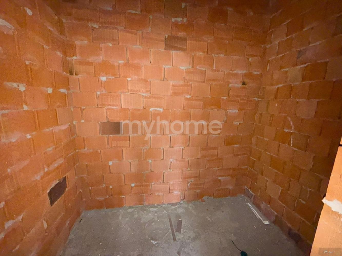  Bakı şəhərində 90m² mənzil satılır
