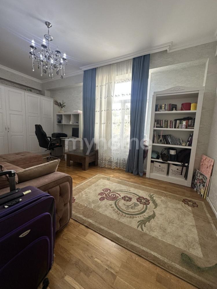  Yasamal qəsəbəsində 65m² mənzil satılır