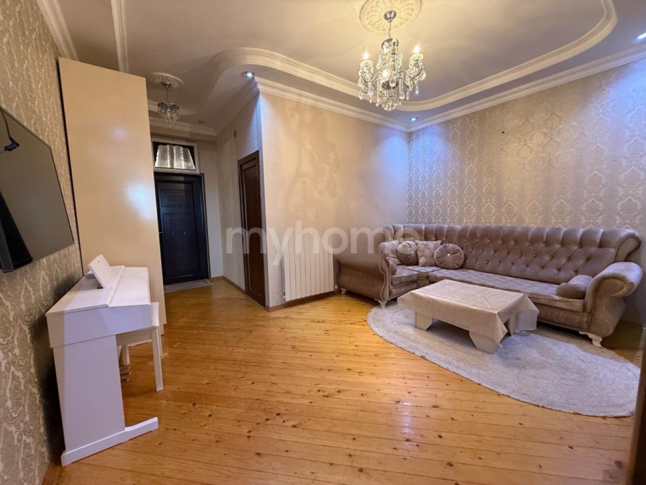  Köhnə Günəşli qəsəbəsində 77m² mənzil satılır