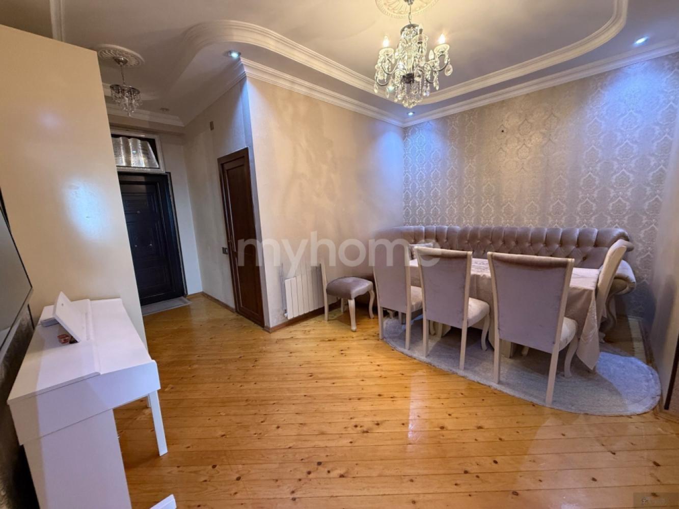  Köhnə Günəşli qəsəbəsində 77m² mənzil satılır