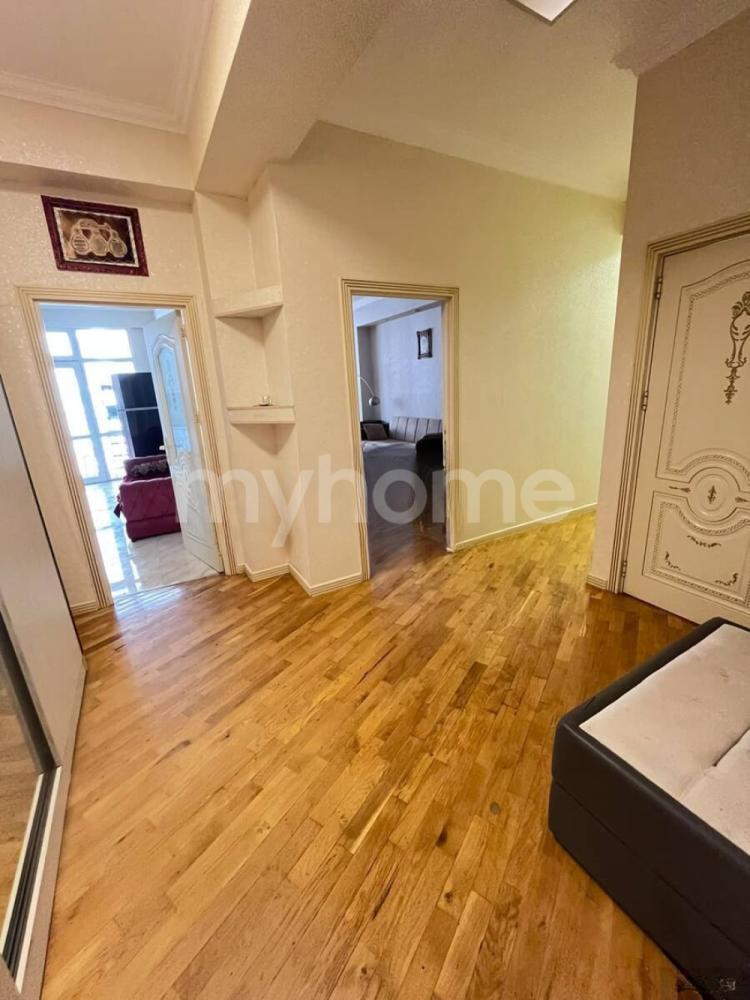  Bakı şəhərində 93m² mənzil satılır