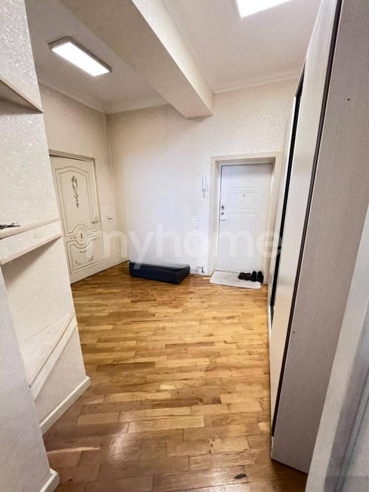  Bakı şəhərində 93m² mənzil satılır