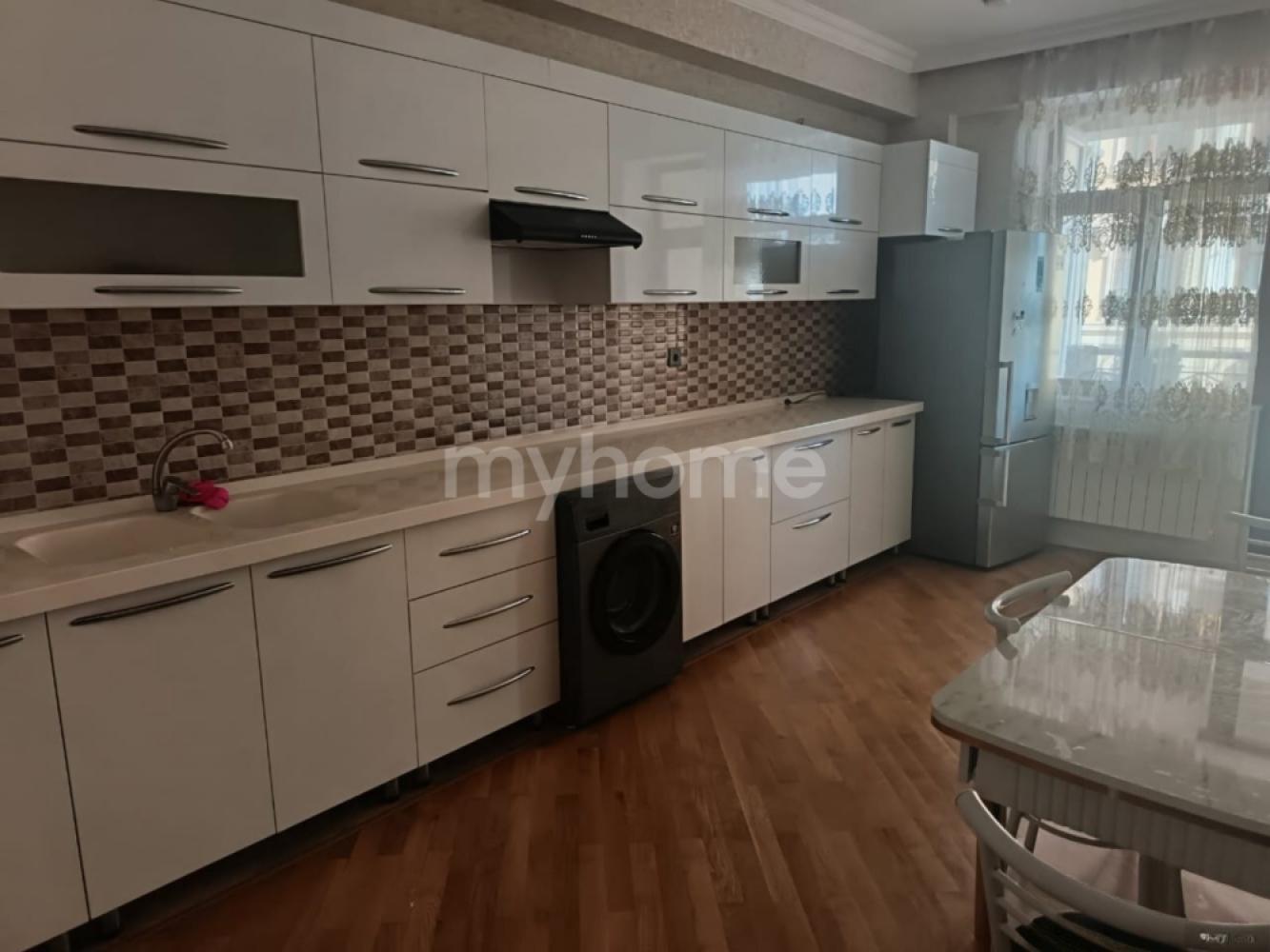  Sumqayıt şəhərində 80m² mənzil kirayə verilir