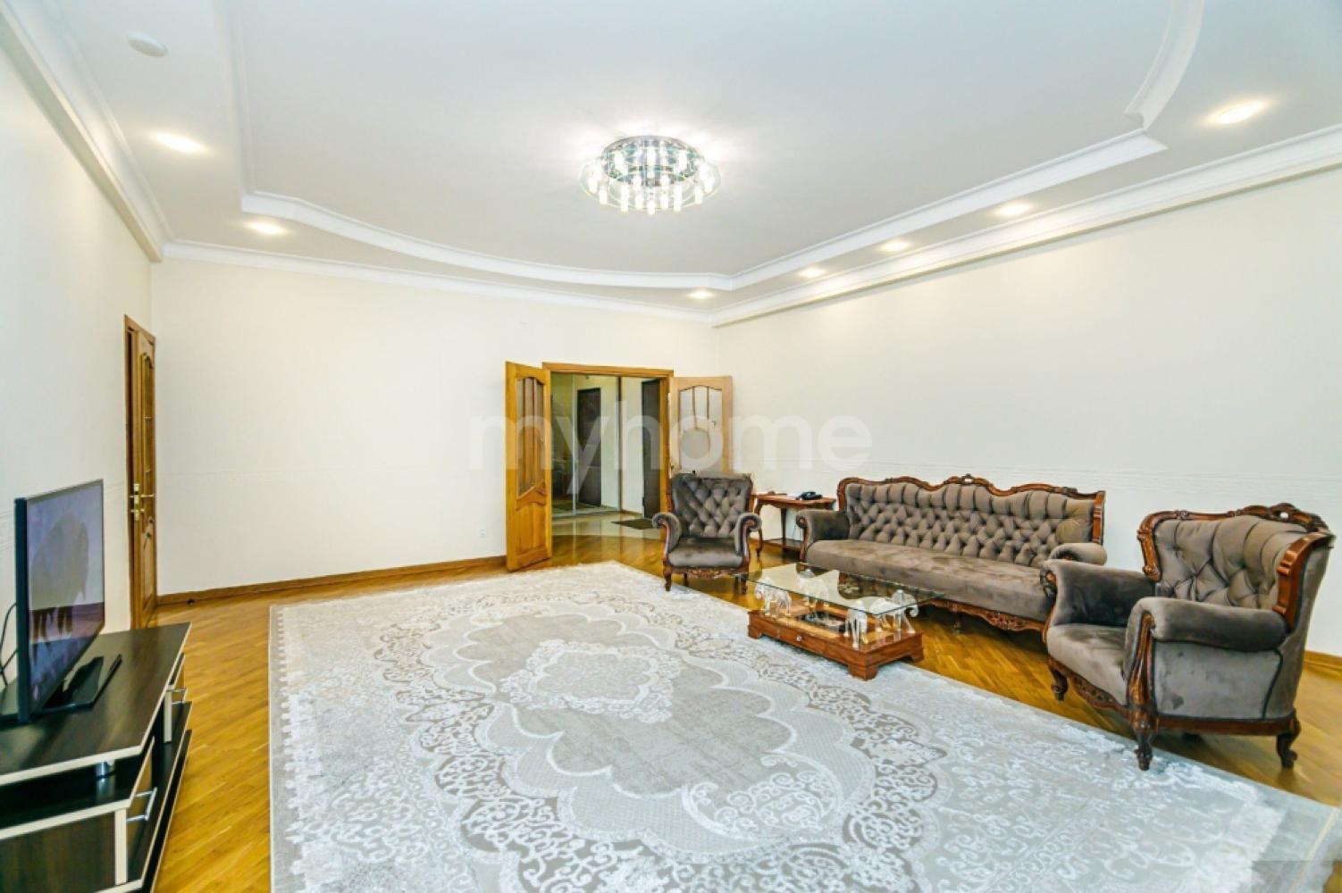  Bakı şəhərində 150m² mənzil kirayə verilir