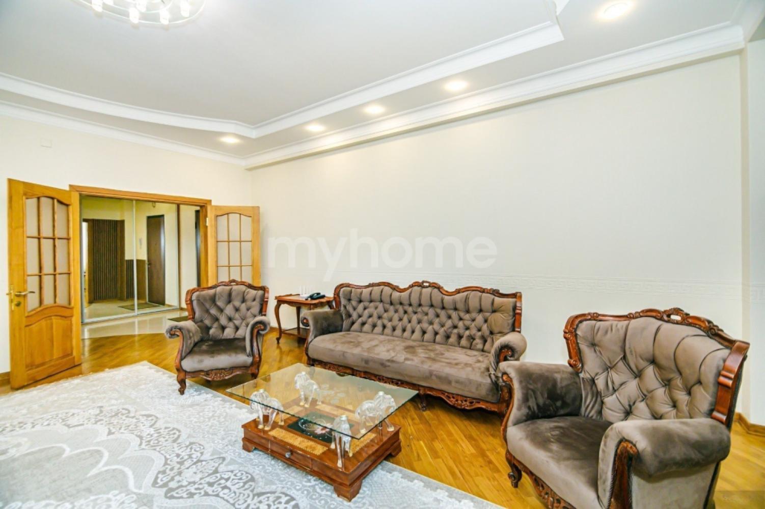  Bakı şəhərində 150m² mənzil kirayə verilir