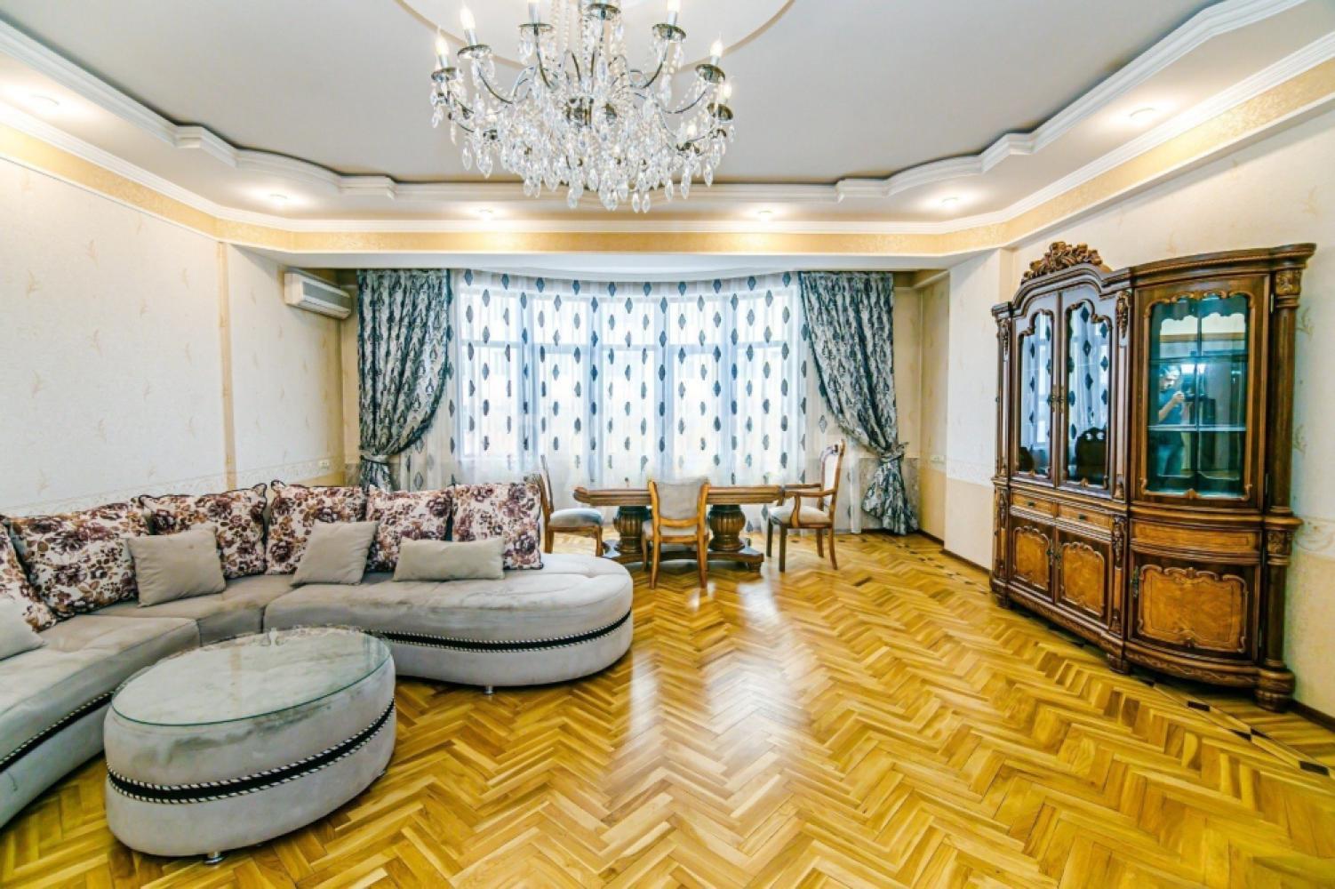  28 May qəsəbəsində 170m² mənzil kirayə verilir