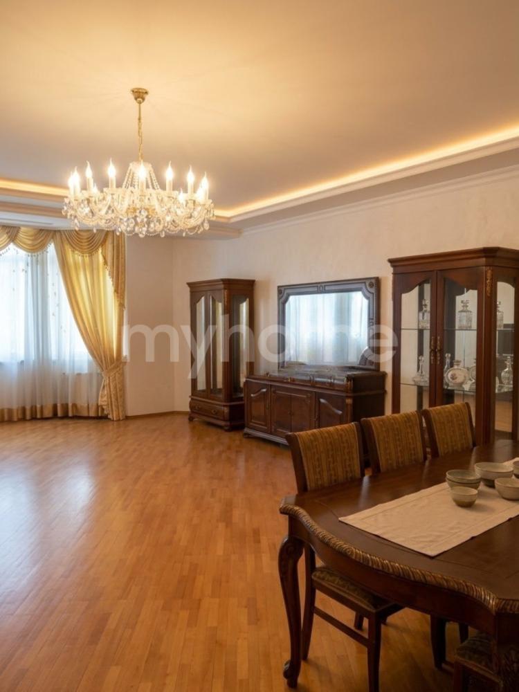  Bakı şəhərində 140m² mənzil kirayə verilir