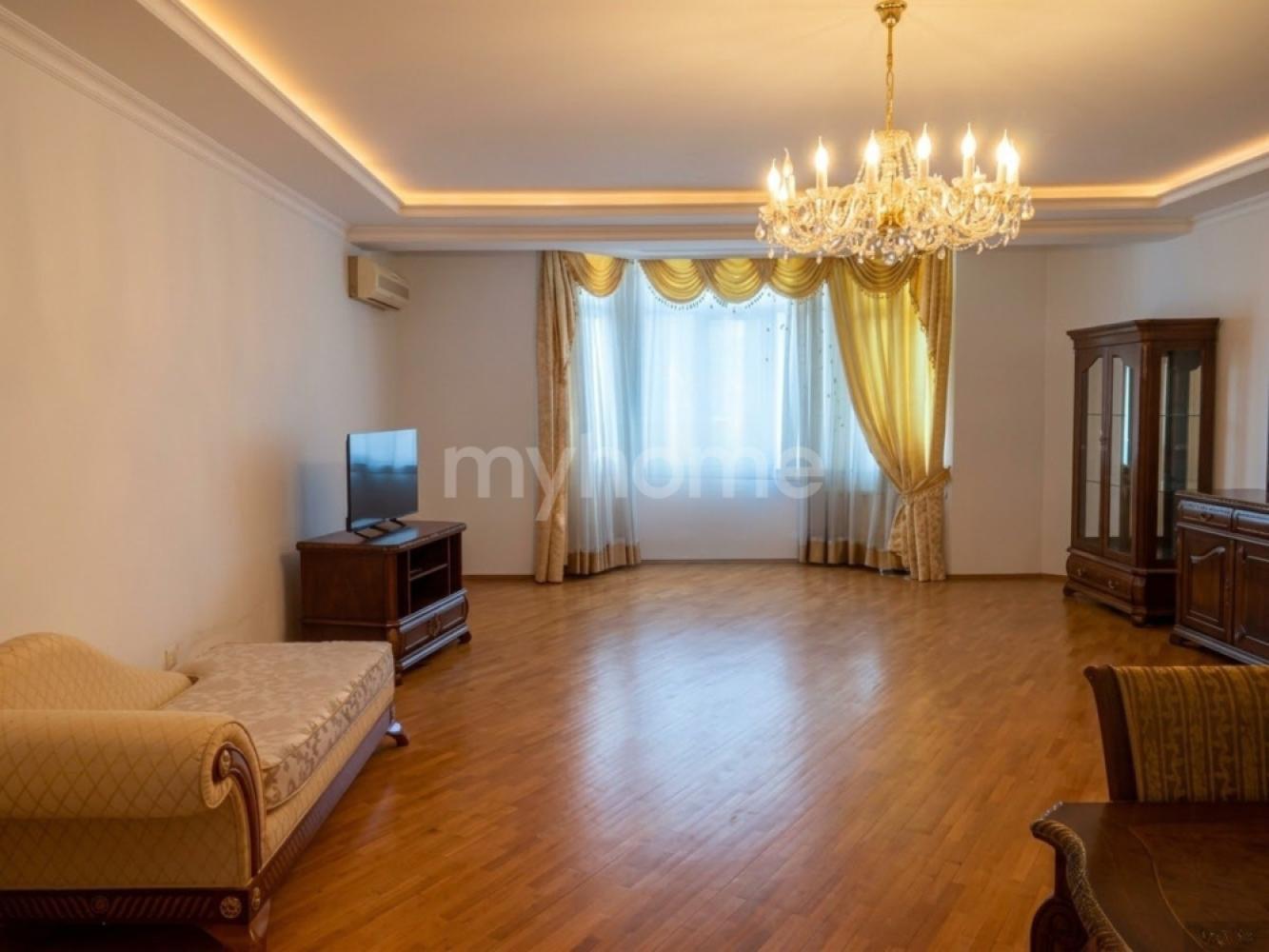  Bakı şəhərində 140m² mənzil kirayə verilir