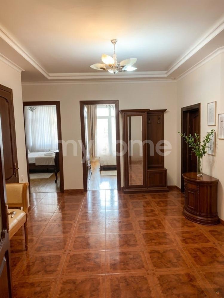  Bakı şəhərində 140m² mənzil kirayə verilir