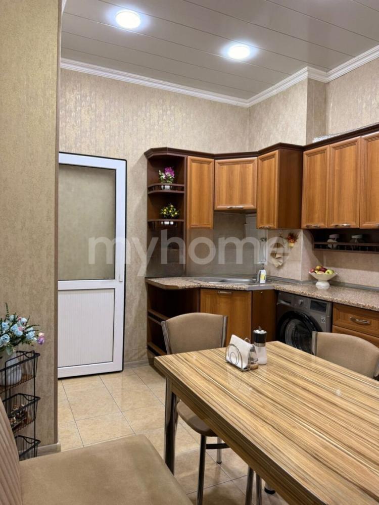  Yasamal qəsəbəsində 65m² mənzil satılır