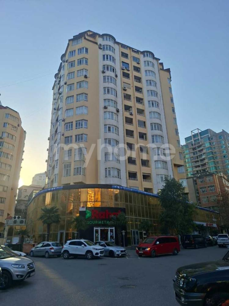  Bakı şəhərində 140m² mənzil satılır