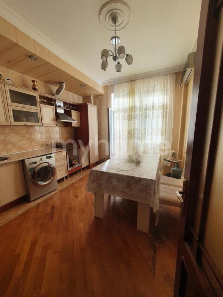  Bakı şəhərində 127m² mənzil satılır
