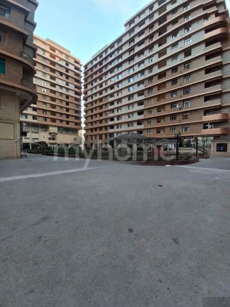  Səməd Vurğun qəsəbəsində 151m² mənzil satılır
