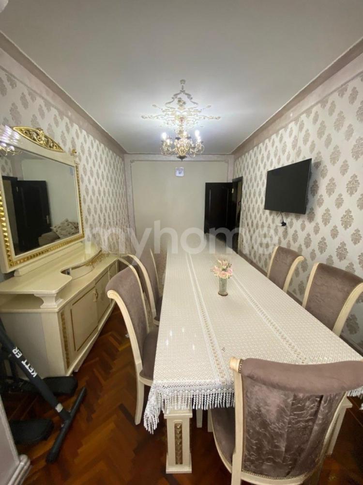  Binəqədi qəsəbəsində 70m² mənzil satılır