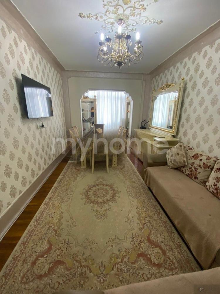  Binəqədi qəsəbəsində 70m² mənzil satılır