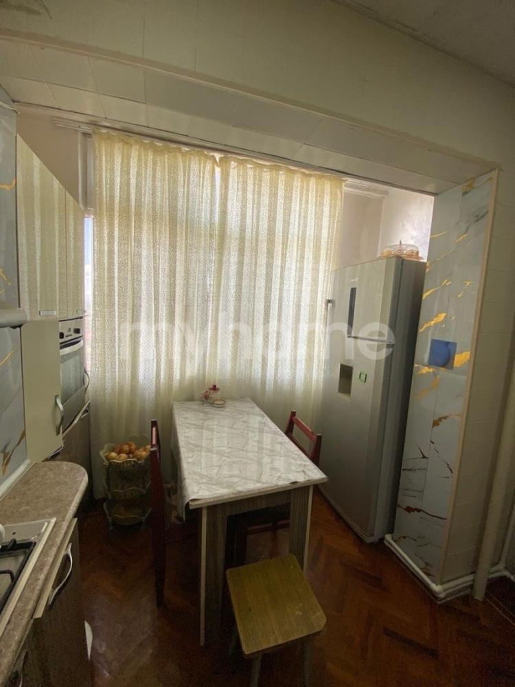  Binəqədi qəsəbəsində 70m² mənzil satılır