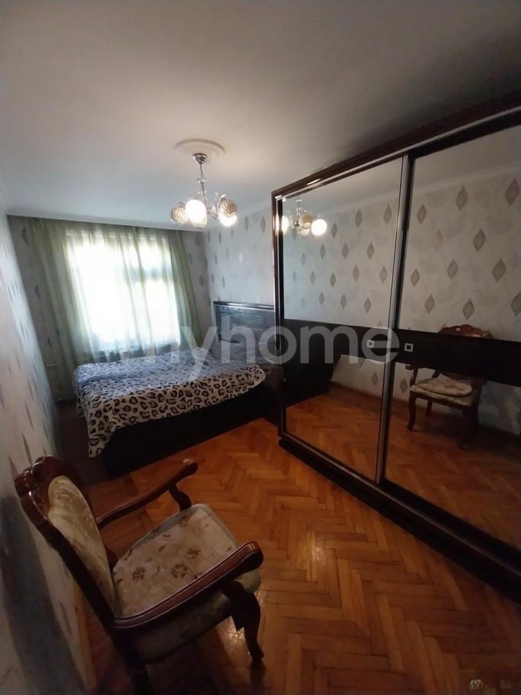  Yasamal qəsəbəsində 70m² mənzil satılır