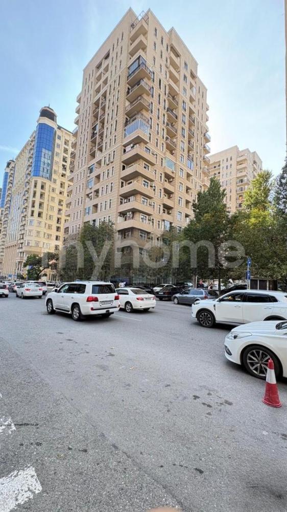  Bakı şəhərində 70m² mənzil satılır