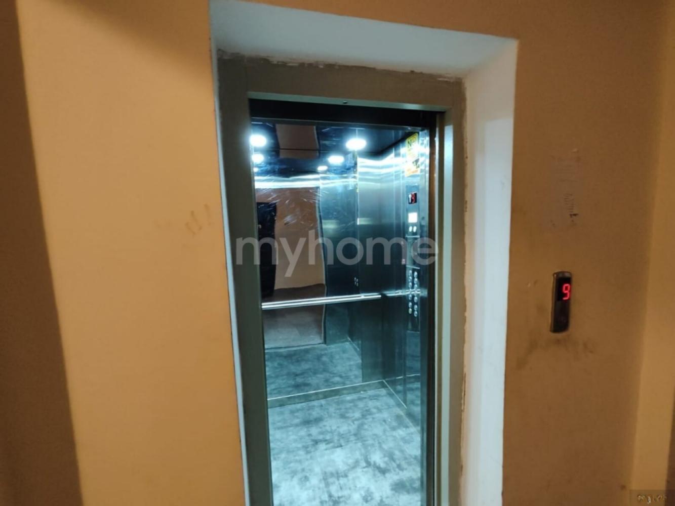  Binəqədi qəsəbəsində 91m² mənzil satılır