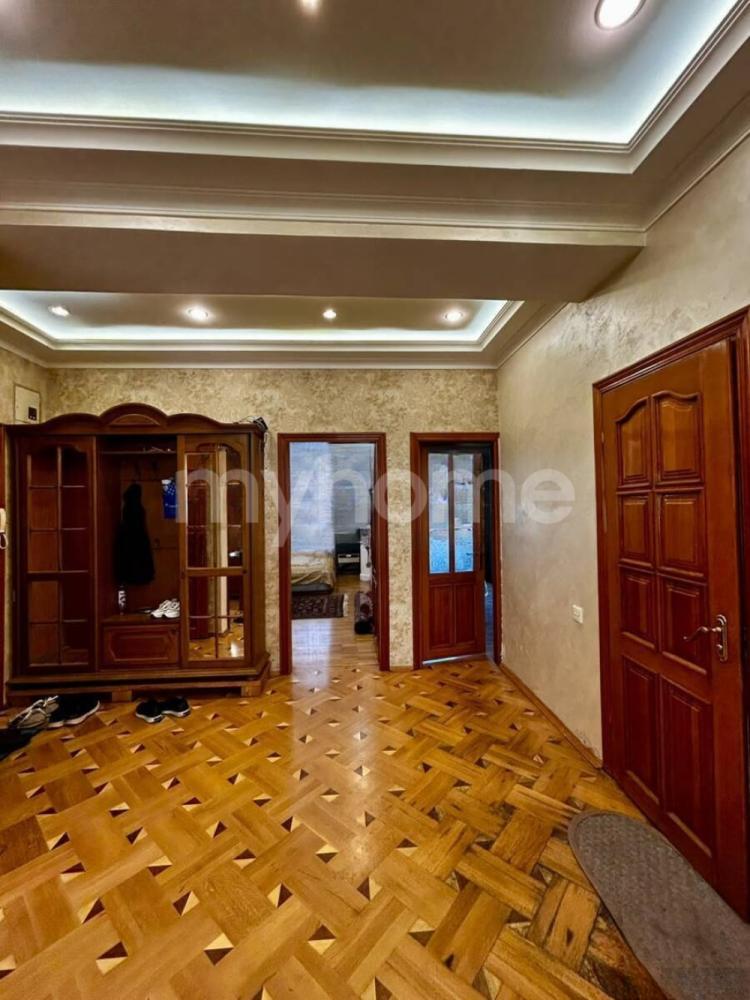  Bakı şəhərində 100m² mənzil kirayə verilir