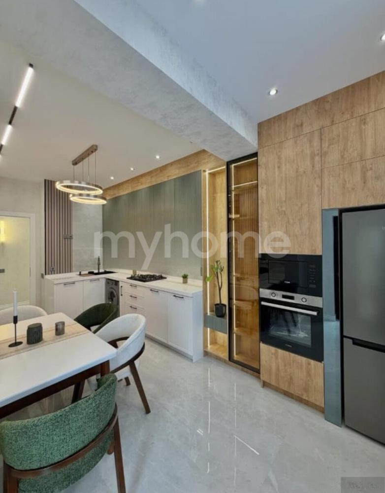  Təbrizli qəsəbəsində 117m² mənzil satılır