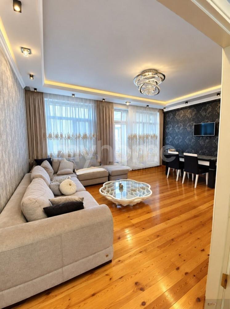  Bakı şəhərində 140m² mənzil satılır