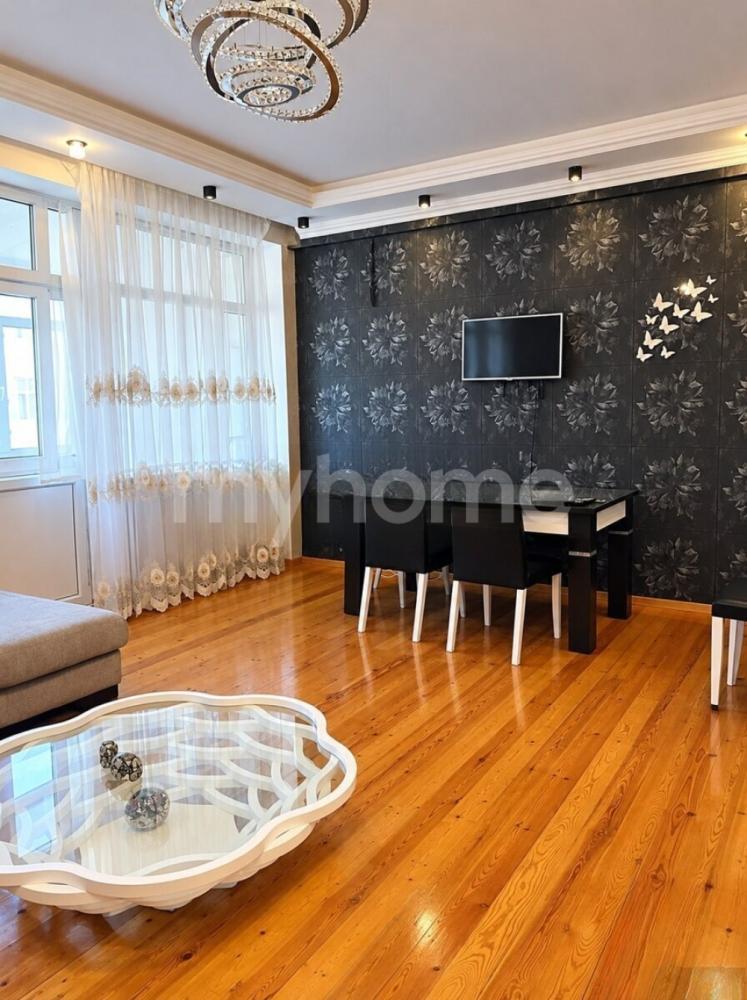  Bakı şəhərində 140m² mənzil satılır