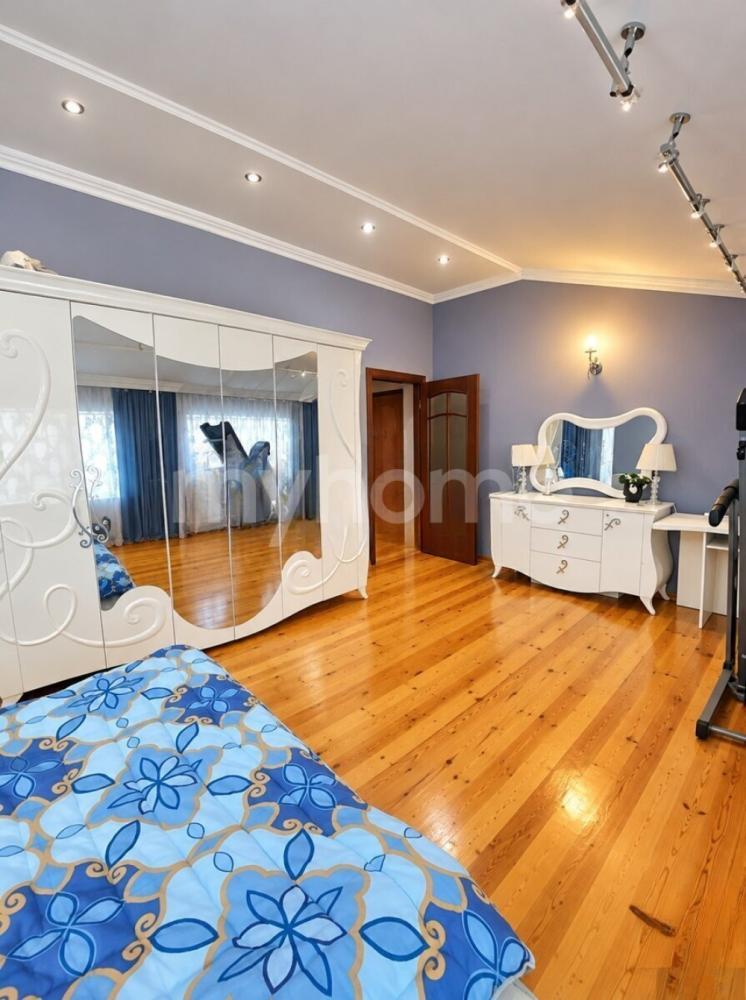  Bakı şəhərində 140m² mənzil satılır