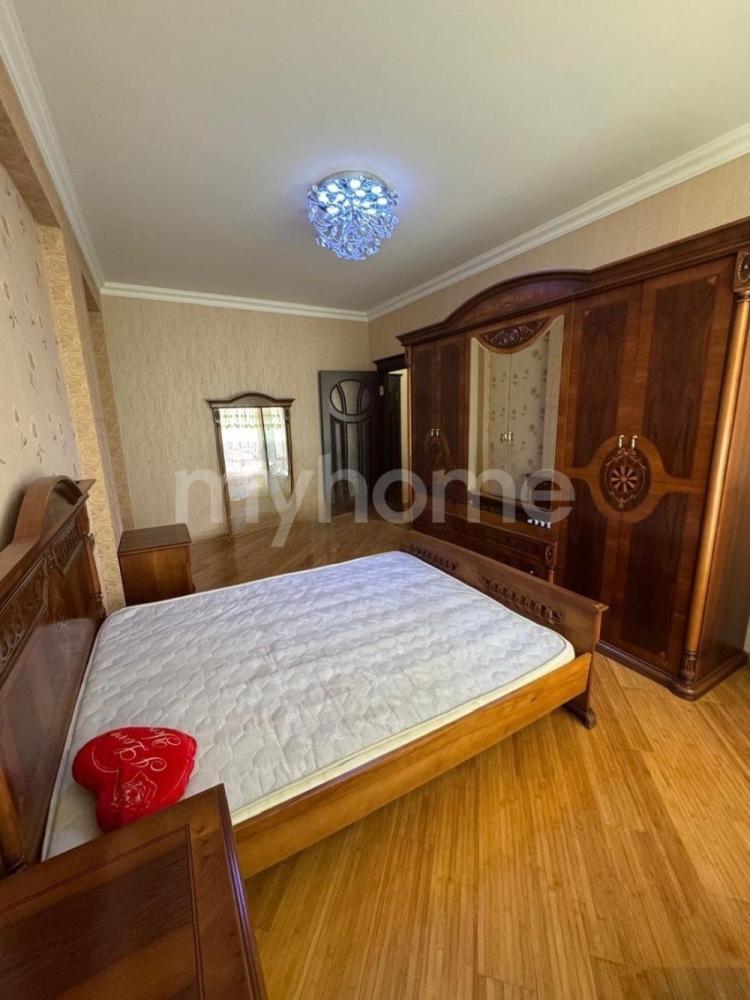  Yeni Günəşli qəsəbəsində 130m² mənzil kirayə verilir