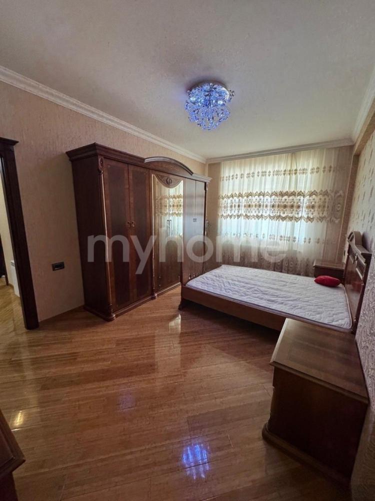  Yeni Günəşli qəsəbəsində 130m² mənzil kirayə verilir