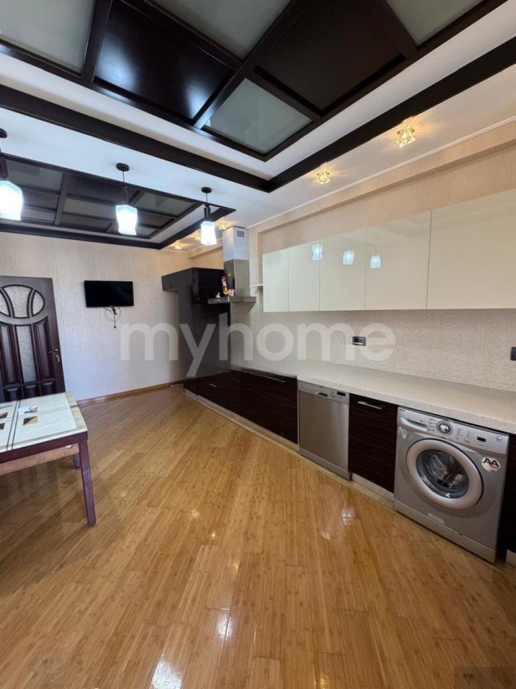  Yeni Günəşli qəsəbəsində 130m² mənzil kirayə verilir