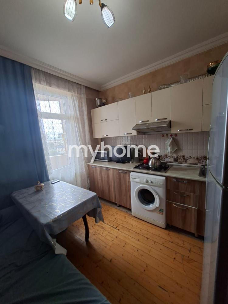  Yeni Yasamal qəsəbəsində 48m² mənzil satılır