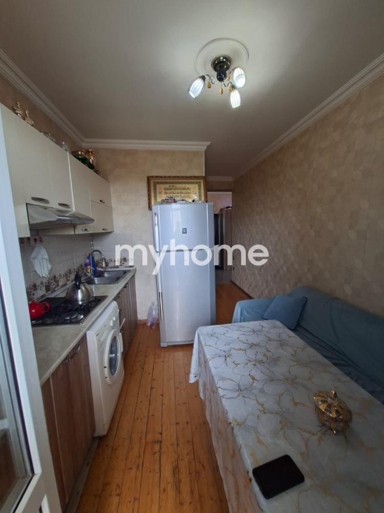  Yeni Yasamal qəsəbəsində 48m² mənzil satılır