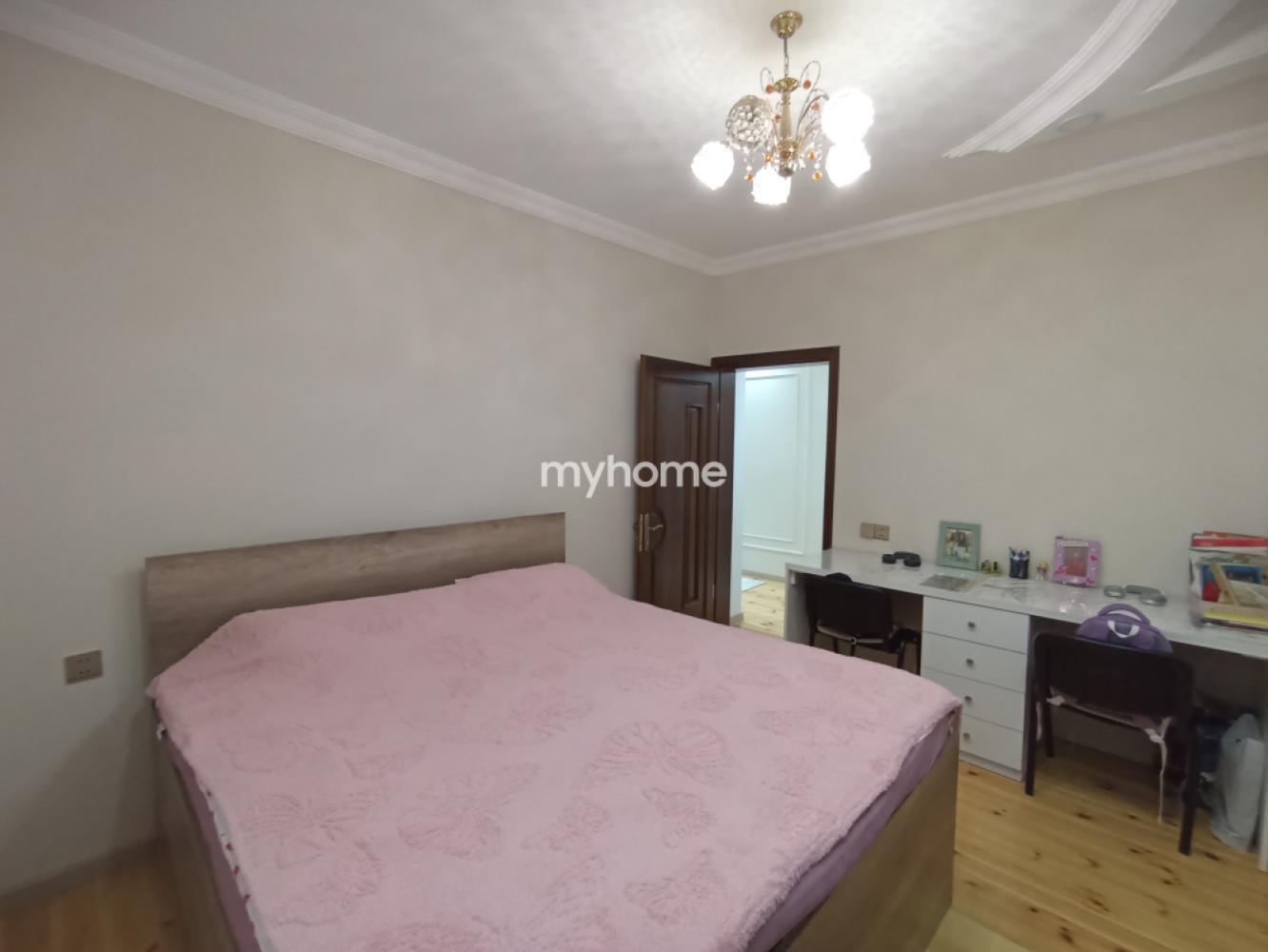  Qaraçuxur qəsəbəsində 300m² həyət evi satılır