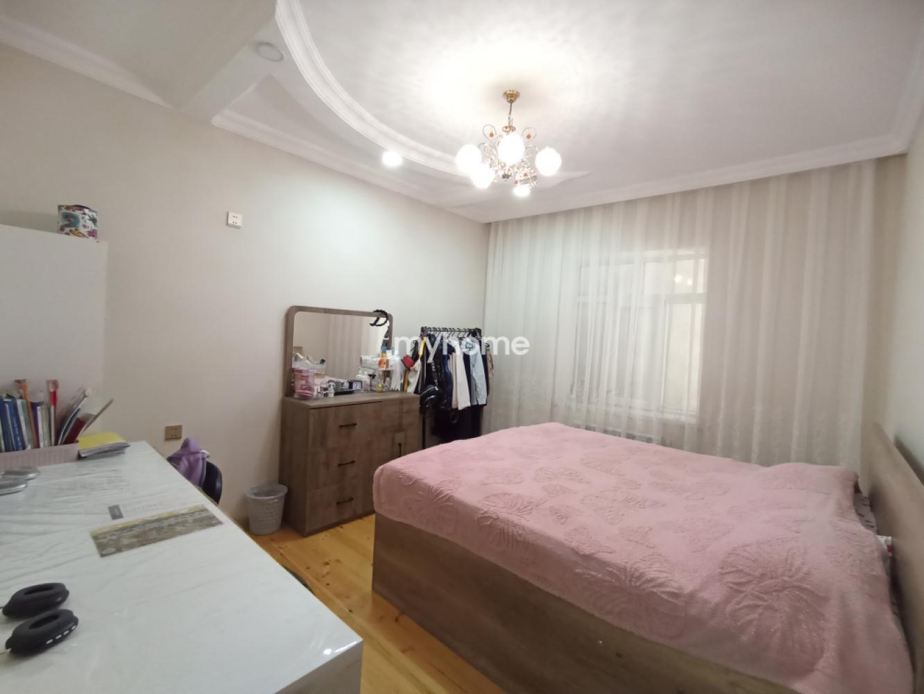  Qaraçuxur qəsəbəsində 300m² həyət evi satılır