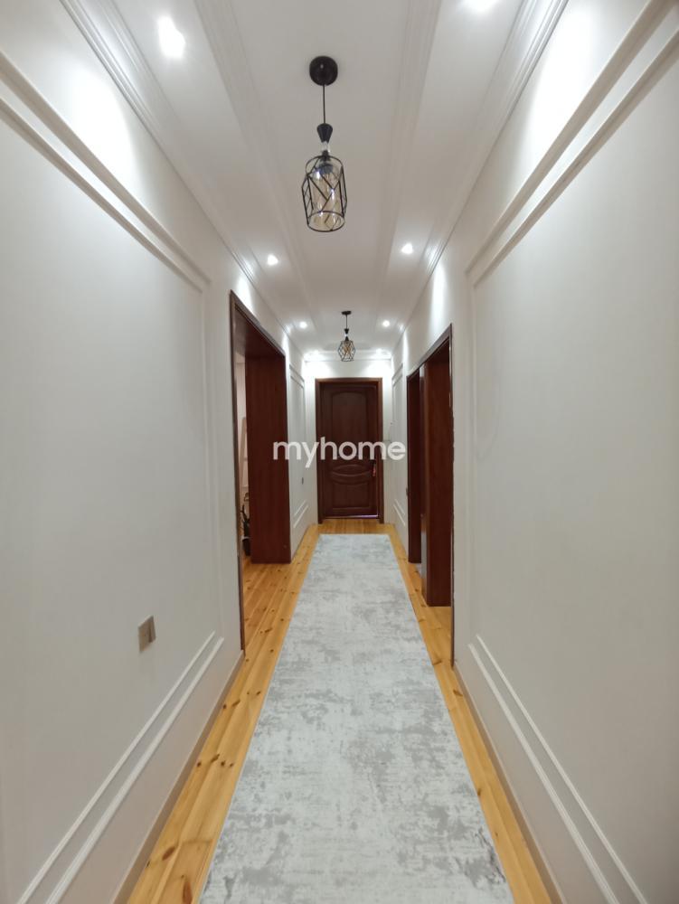  Qaraçuxur qəsəbəsində 300m² həyət evi satılır