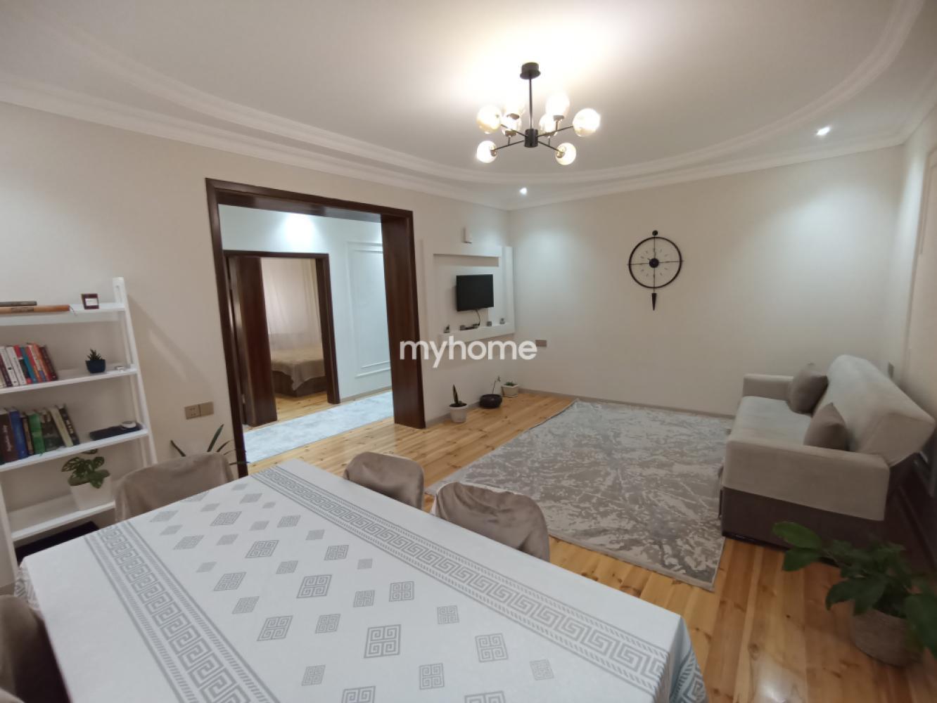  Qaraçuxur qəsəbəsində 300m² həyət evi satılır