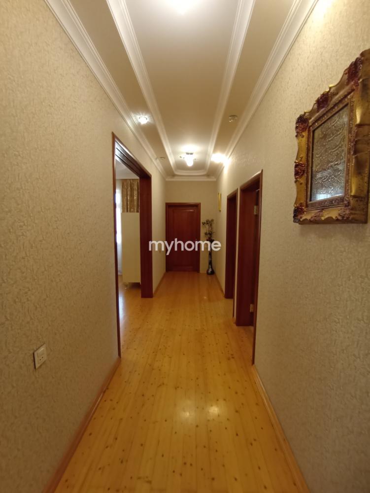  Qaraçuxur qəsəbəsində 300m² həyət evi satılır
