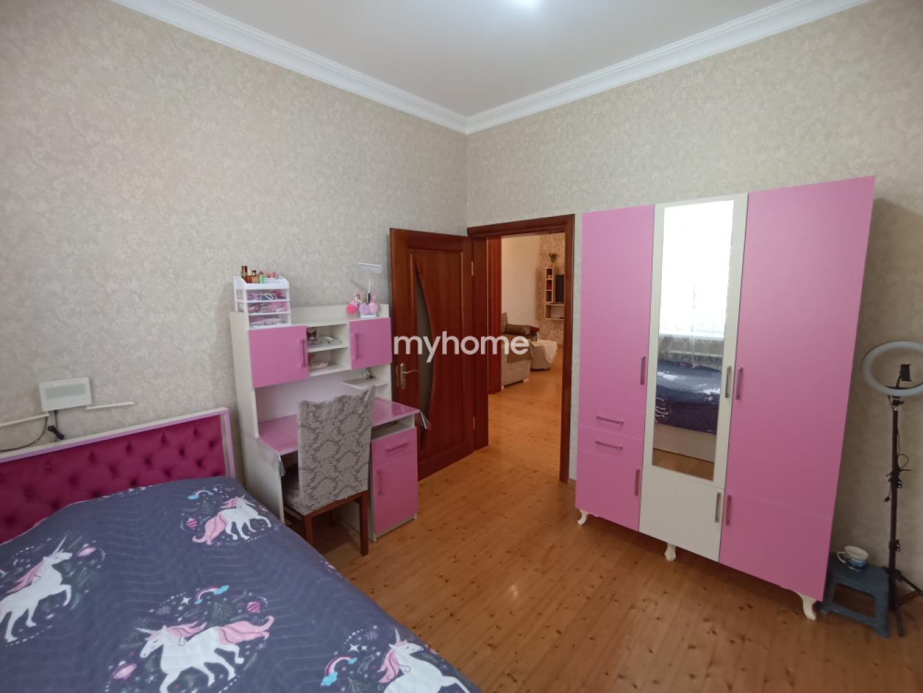  Qaraçuxur qəsəbəsində 300m² həyət evi satılır