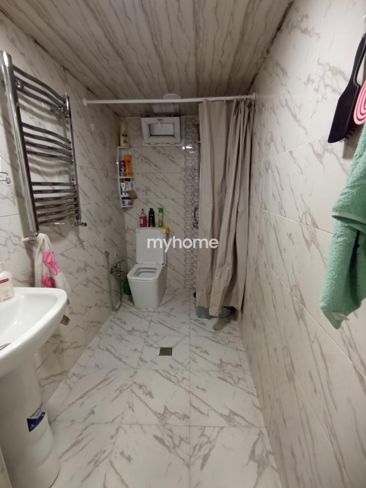  Qaraçuxur qəsəbəsində 300m² həyət evi satılır