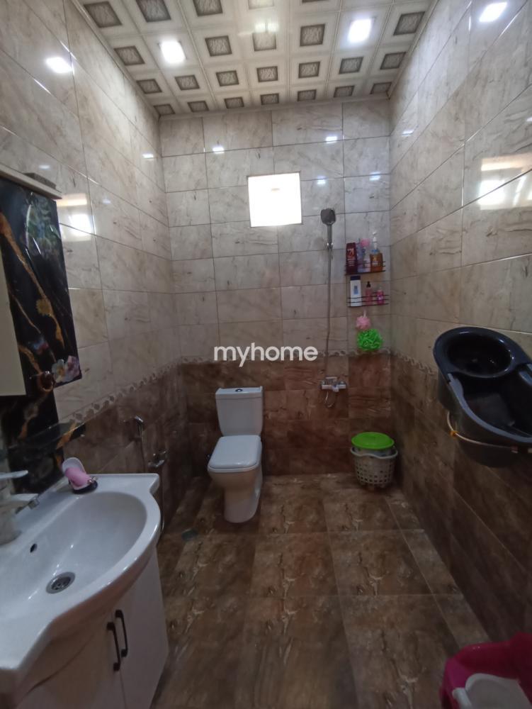  Qaraçuxur qəsəbəsində 300m² həyət evi satılır