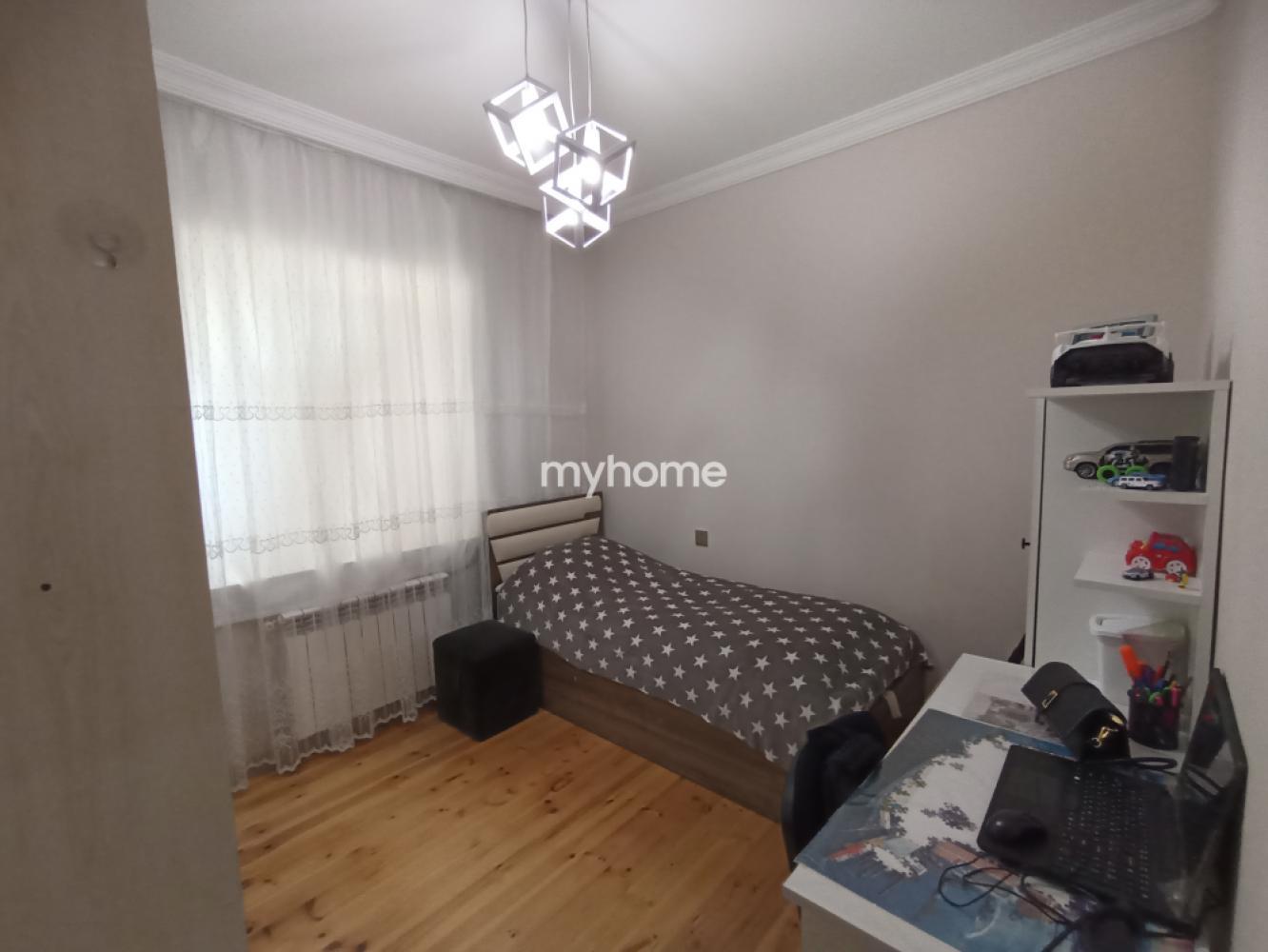  Qaraçuxur qəsəbəsində 300m² həyət evi satılır