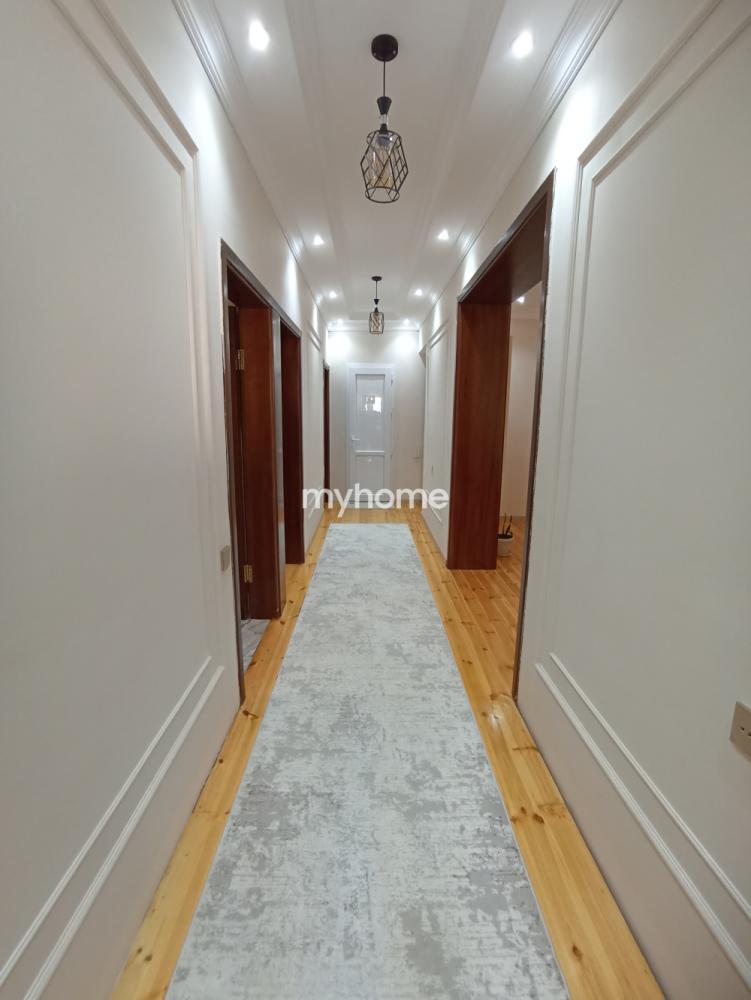  Qaraçuxur qəsəbəsində 300m² həyət evi satılır