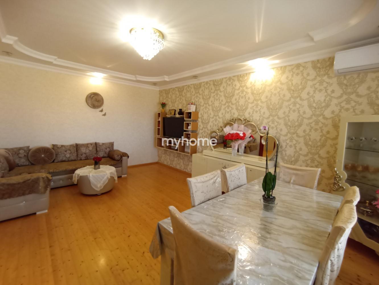  Qaraçuxur qəsəbəsində 300m² həyət evi satılır