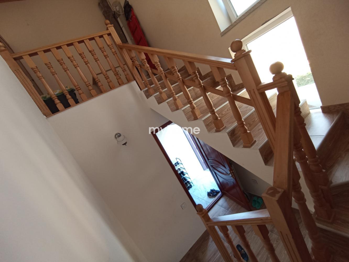  Qaraçuxur qəsəbəsində 300m² həyət evi satılır